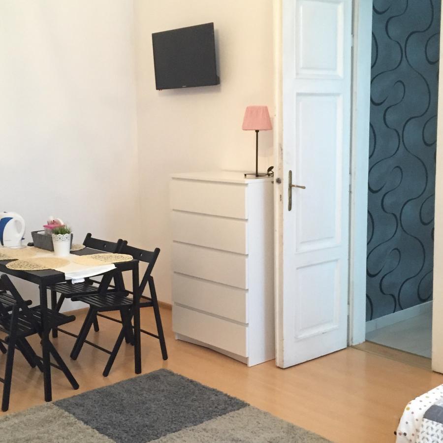 Hostel Wiktoria Krasków Exteriör bild